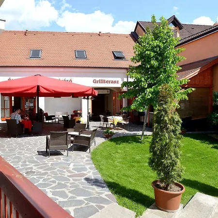 Servita Udvarhaz Eger