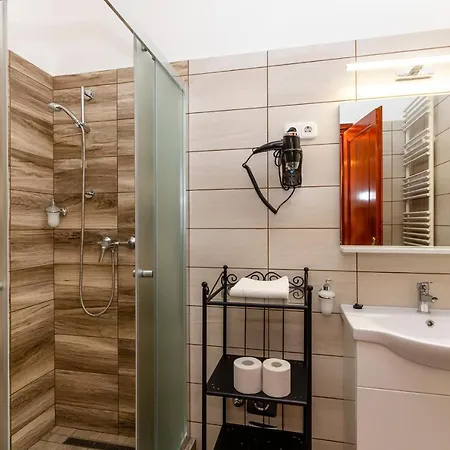 Servita Udvarhaz Bed & Breakfast *