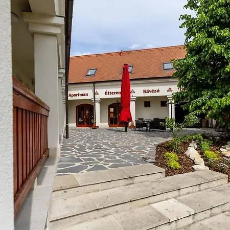 Bed & Breakfast Servita Udvarhaz Eger