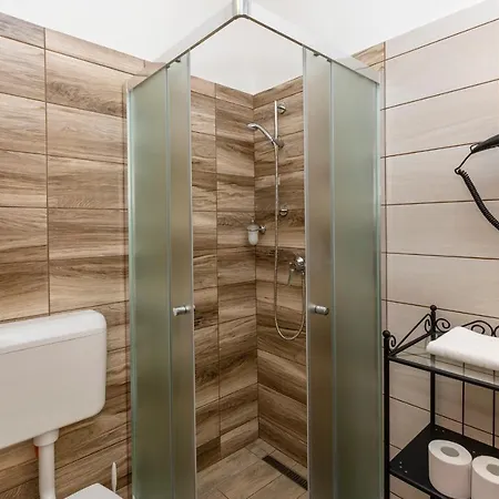 Bed & Breakfast Servita Udvarhaz Eger