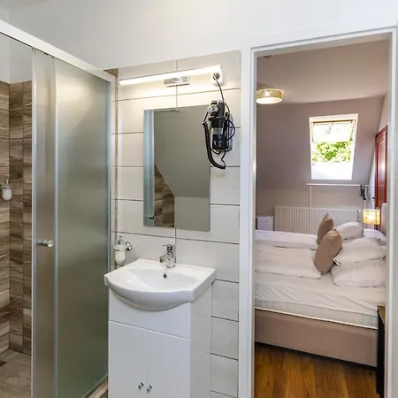 Servita Udvarhaz Bed & Breakfast