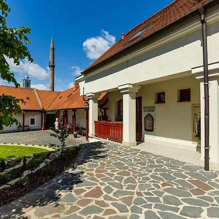 Servita Udvarhaz Bed & Breakfast Eger