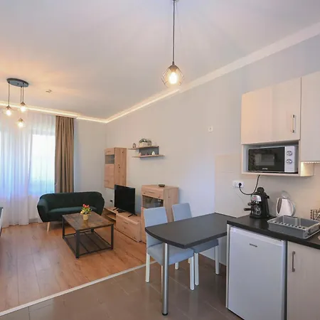 Servita Udvarhaz Couette-café 3*