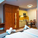 Servita Udvarház Bed and breakfast