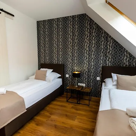 فندق مبيت وإفطار Servita Udvarhaz 3*