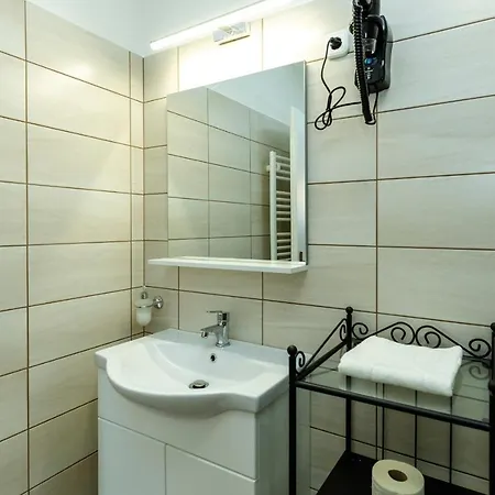 Servita Udvarhaz 3* إغير