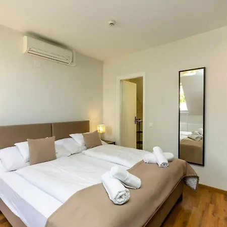 Bed & Breakfast Servita Udvarház