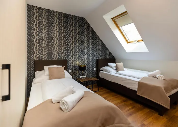 Servita Udvarhaz Couette-café 3*