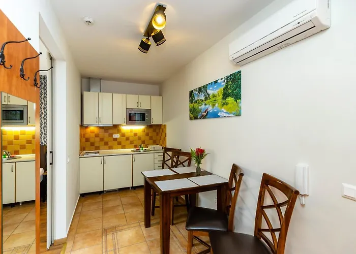 Servita Udvarhaz 3* Eger