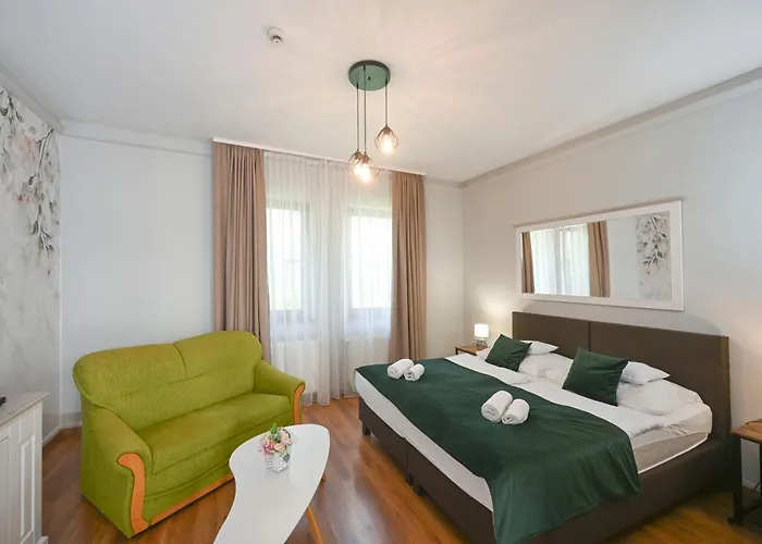 Servita Udvarhaz Couette-café 3*