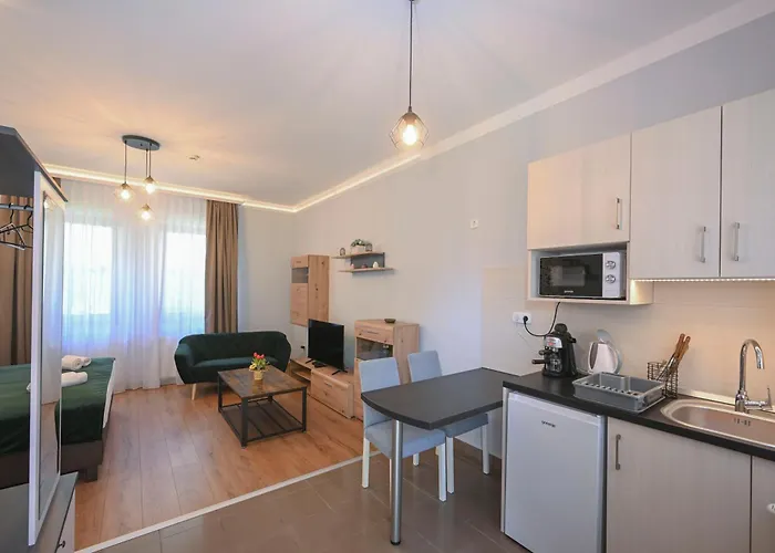 Servita Udvarhaz Couette-café 3*